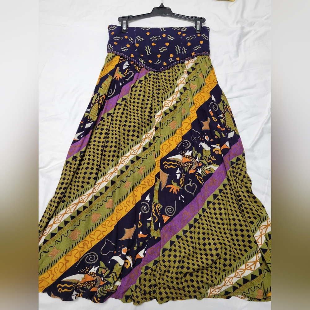 High waisted vintage skirt